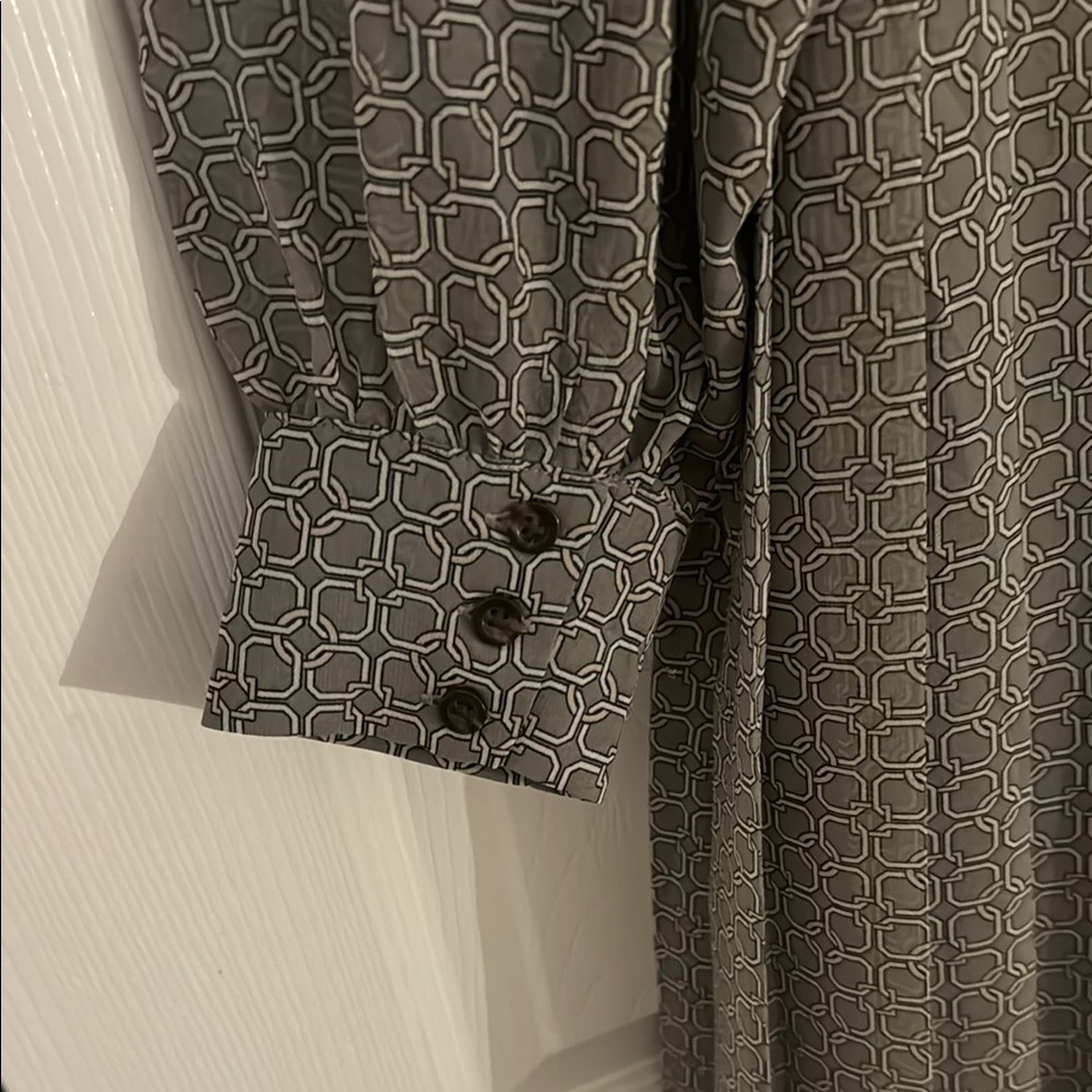 Chic Gray Patterned Button-Up Dress - Picture 7 of 10